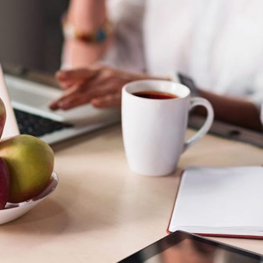 ¿Sabes cuáles son las ventajas y los beneficios de comer fruta en la oficina?